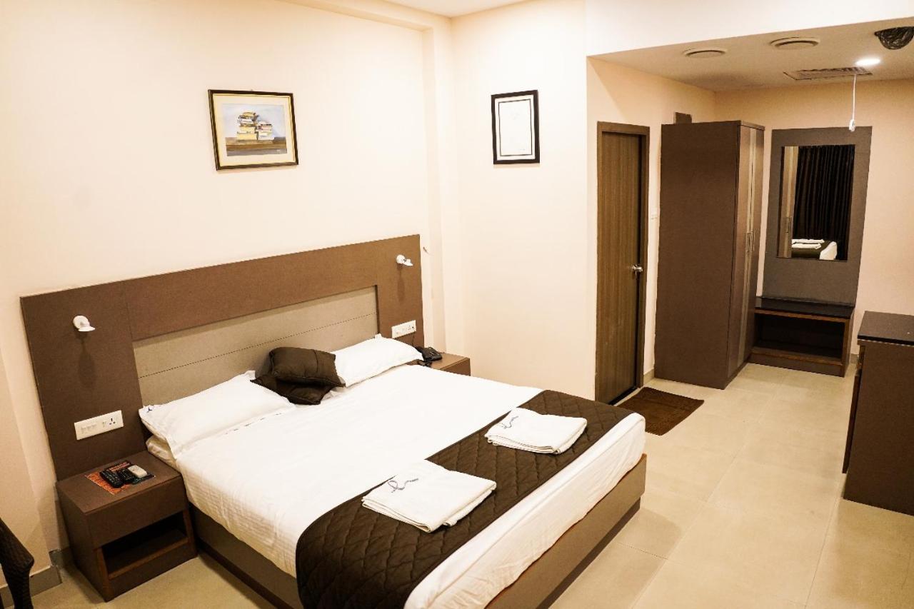 Hotel De L'Amour Port Blair Buitenkant foto